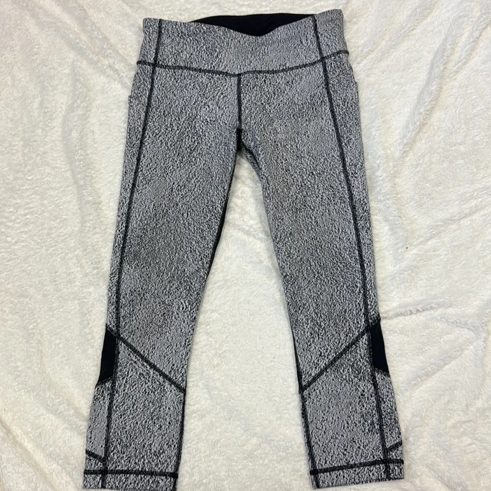 Lululemon Athletica Black and Gray Patterned Leggings